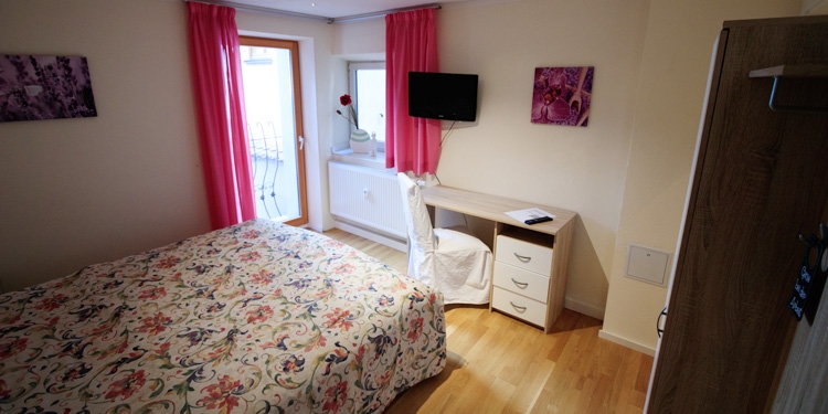 Doppelzimmer im Neubau