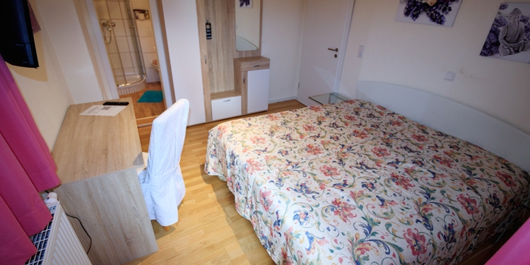 Doppelzimmer im Neubau