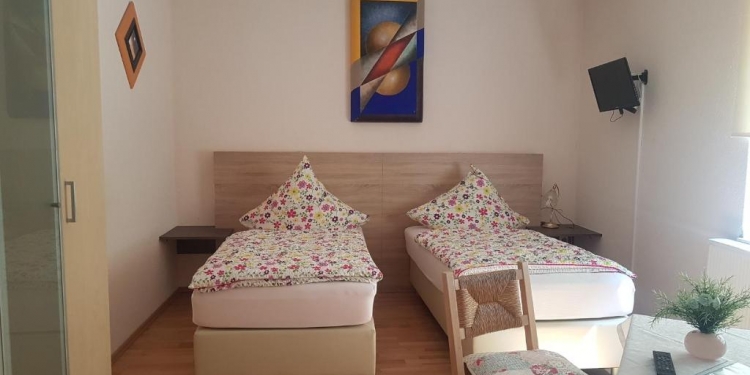 3-Bettzimmer im Altbau